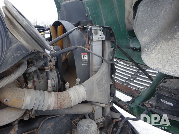 2007-freightliner-columbia-112-image-69