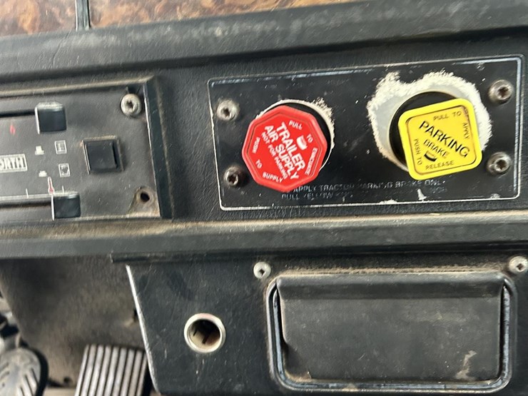 kenworth-t600-image-59