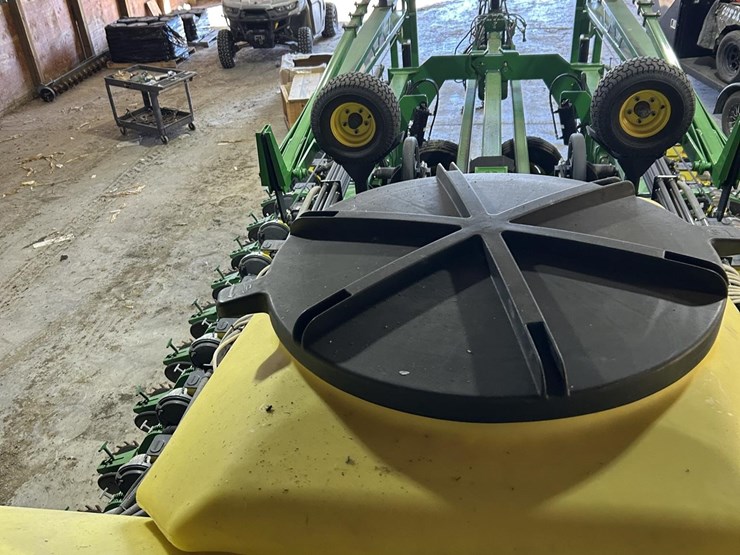 2014-john-deere-db60-image-32