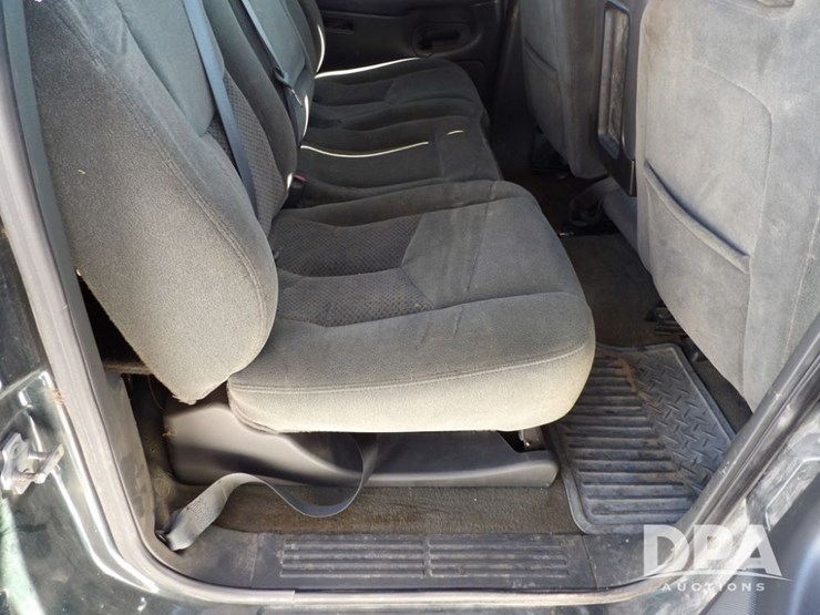 2005-chevrolet-silverado-3500-image-32