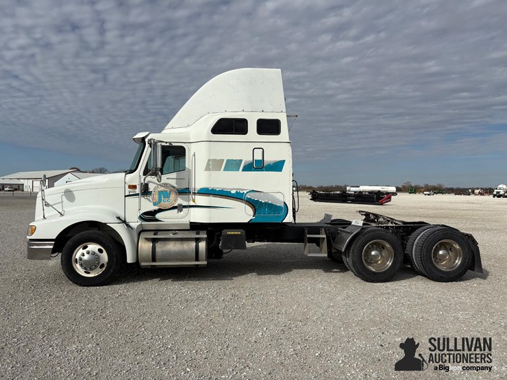 2006-international-9400i-t/a-sleeper-truck-tractor-image-8