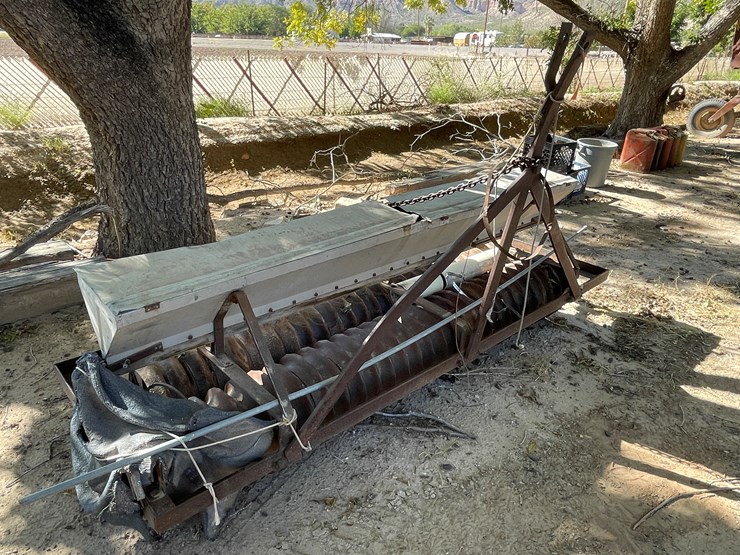 #3657-•-custom-hitch-pull-seeder-image-2