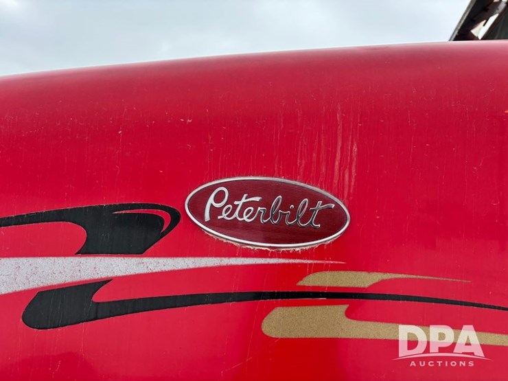 peterbilt-365-image-29