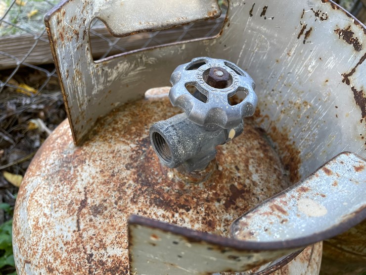 #3704-•-propane-tanks-image-5