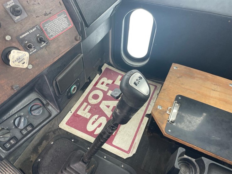 1996-peterbilt-378-image-33