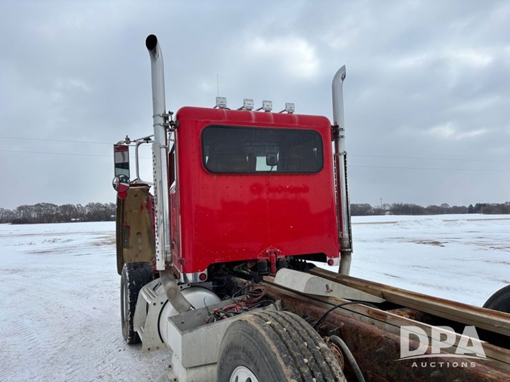 peterbilt-365-image-45