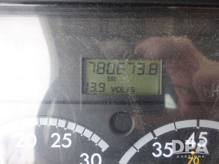 2007-freightliner-columbia-112-image-102