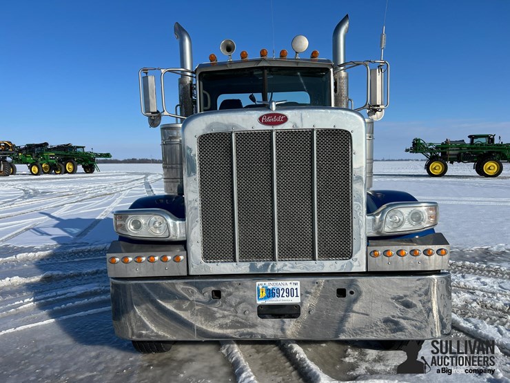 2014-peterbilt-388-image-2