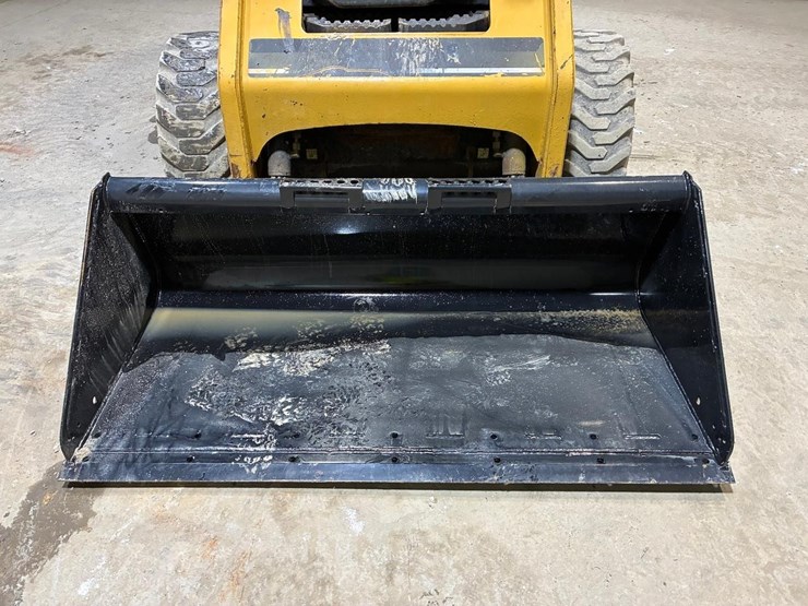 caterpillar-226b-image-9