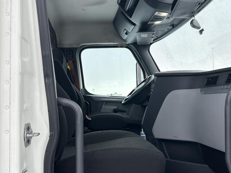 2019-freightliner-cascadia-126-image-22