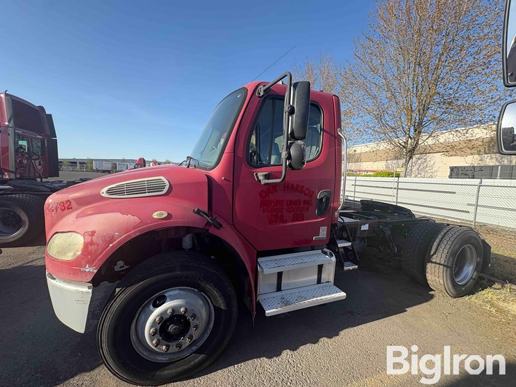 freightliner-m2-106-image-8