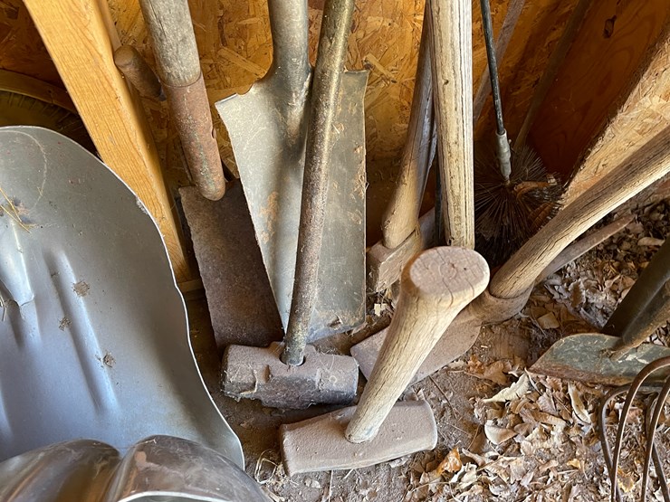 #3673-•-yard-tools-image-10