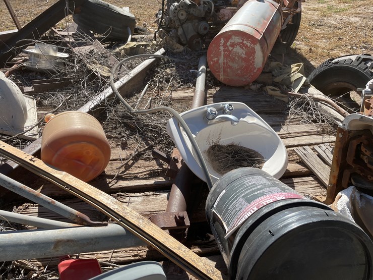 #3729-•-pair-of-trailers-and-scrap-metal-image-21