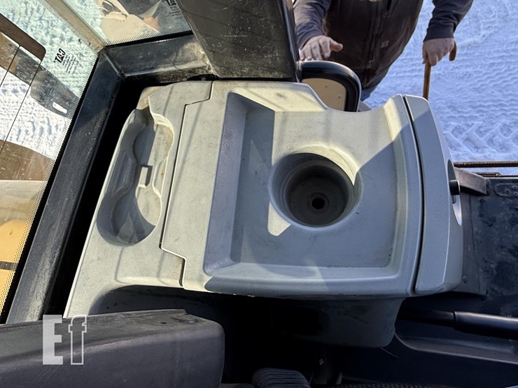 2021-caterpillar-920-image-16