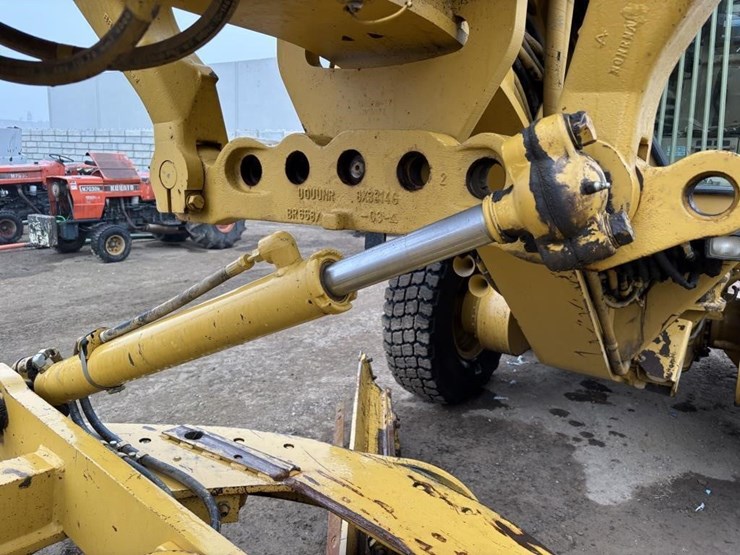 2005-caterpillar-143h-image-19