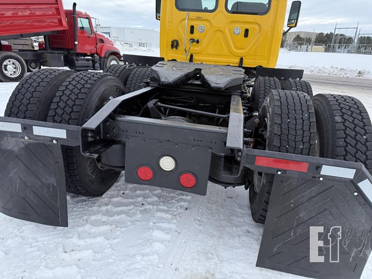 2016-freightliner-cascadia-125-image-14