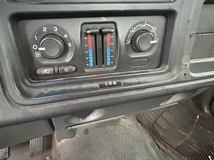 2003-chevrolet-silverado-pickup-image-19