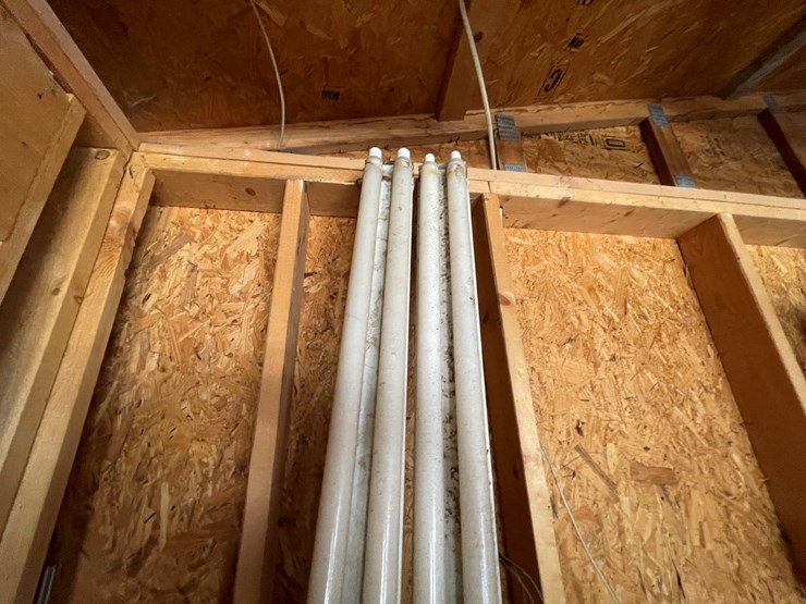 #3687-•-maytag-dryer-and-garage-lamps-image-9