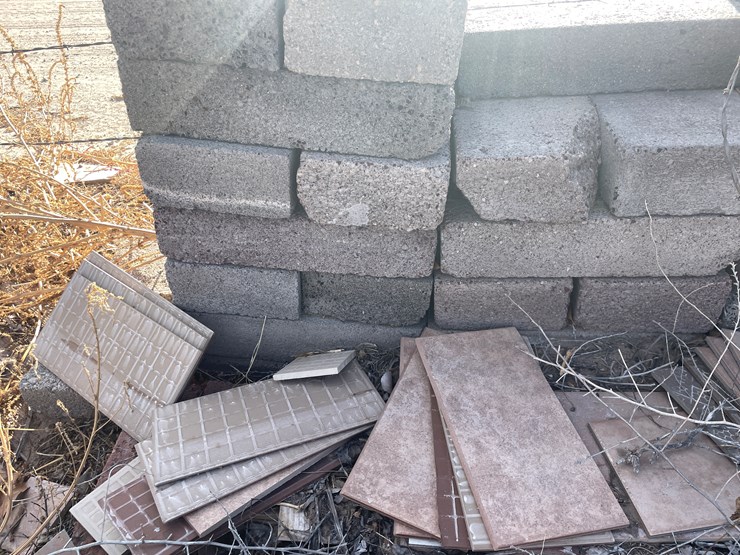 #3733-•-cinder-blocks-and-pavers-image-5