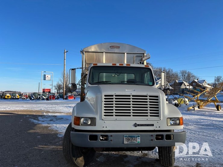 international-4900-image-4