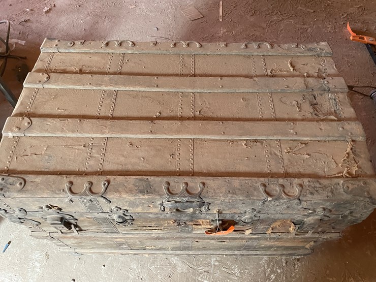 #3688-•-vintage-wooden-trunk-with-power-tools-image-3