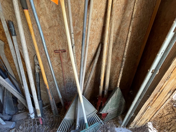 #3673-•-yard-tools-image-4