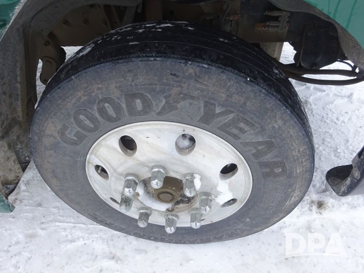 2007-freightliner-columbia-112-image-42