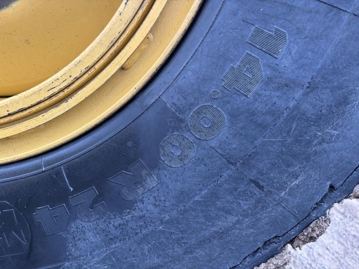 2005-caterpillar-143h-image-34