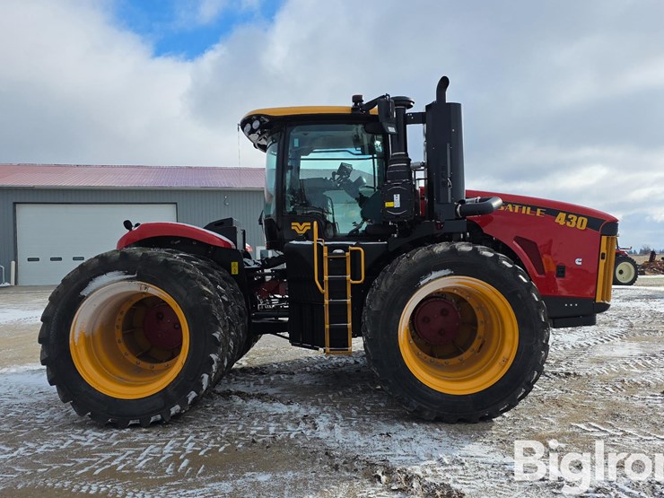 2023-versatile-430-4wd-tractor-image-4