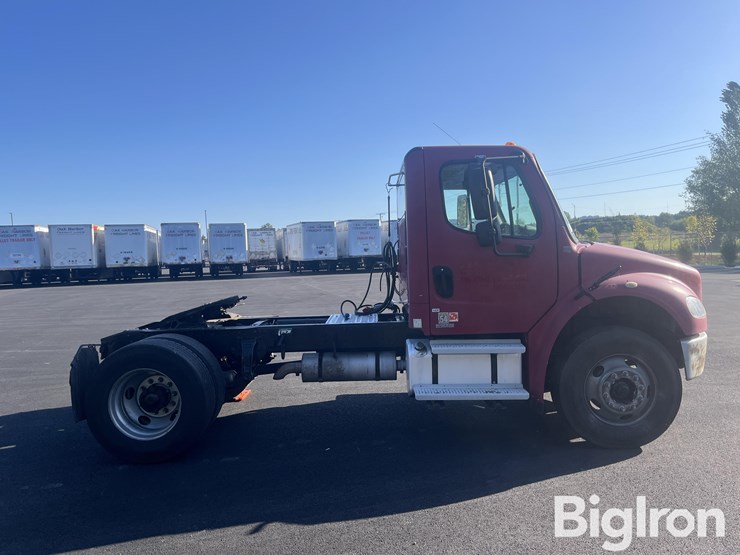 freightliner-m2-106-image-4