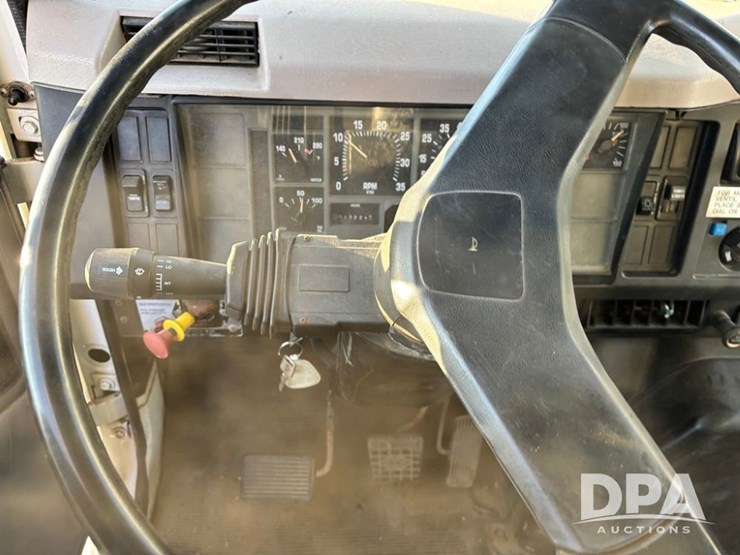 international-4900-image-58