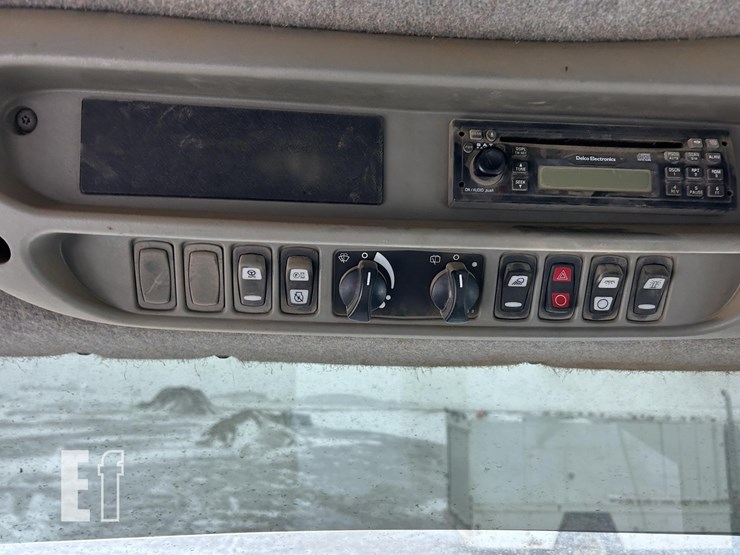 2004-challenger-mt855-image-53