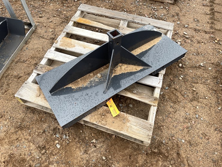#2049-•-unused-2025-landhonor-skid-steer-utility-hitch-adapter-attachment-image-1