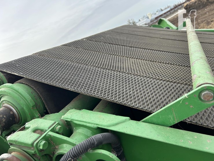 2018-john-deere-560m-image-38