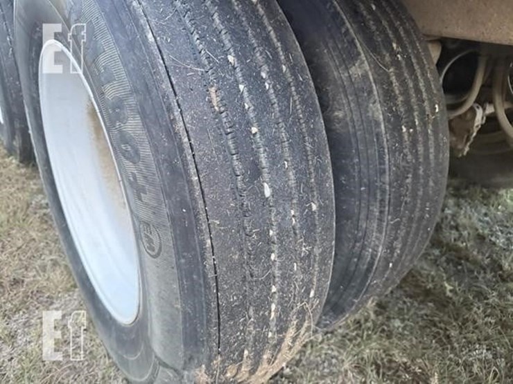 1995-merritt-53-ft-image-19