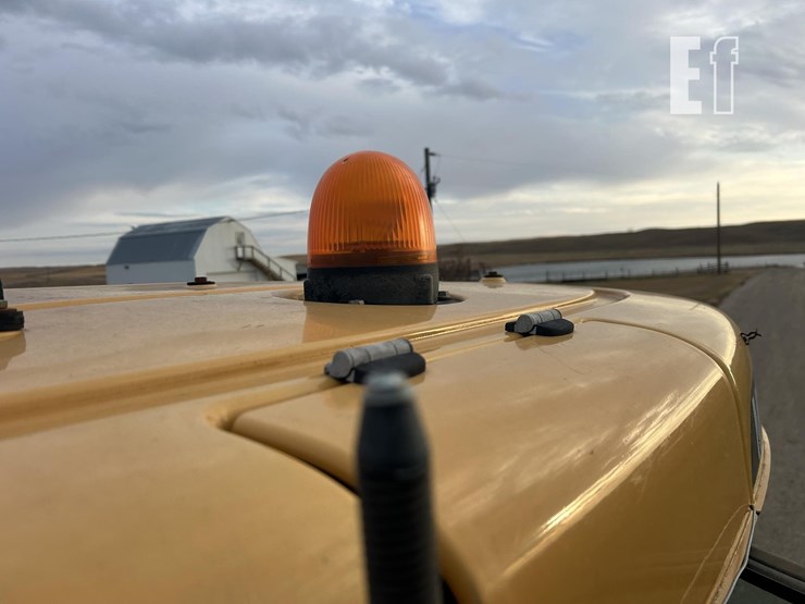 2014-challenger-mt585d-image-59