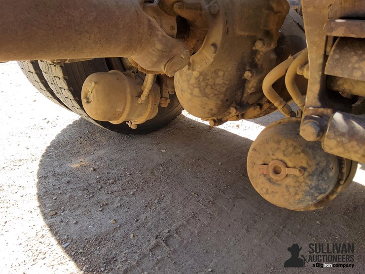 2013-peterbilt-388-image-16