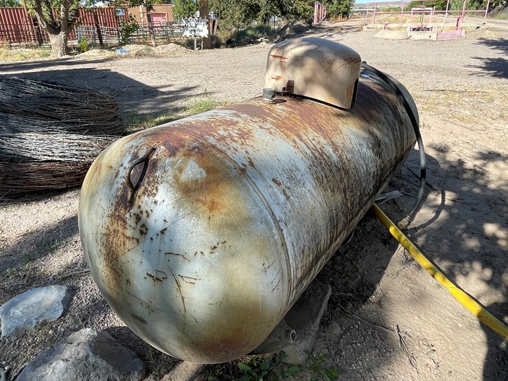#3726-•-250-gallon-propane-tank-image-8