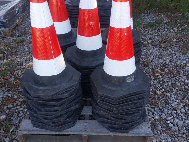 qty-(50)-unused-safety-cones-image-1