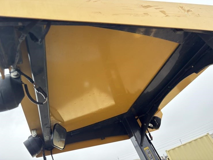 2017-deere-210l-image-41