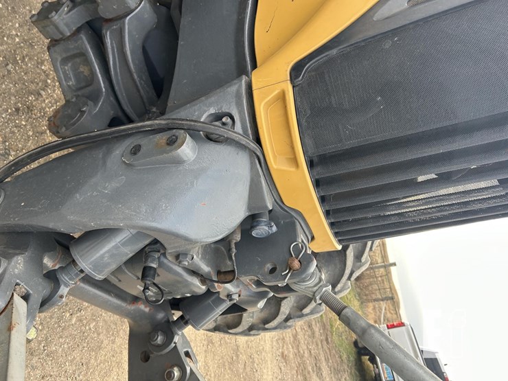 2014-challenger-mt585d-image-44