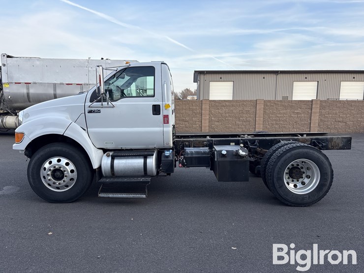 ford-f750-xlt-image-8