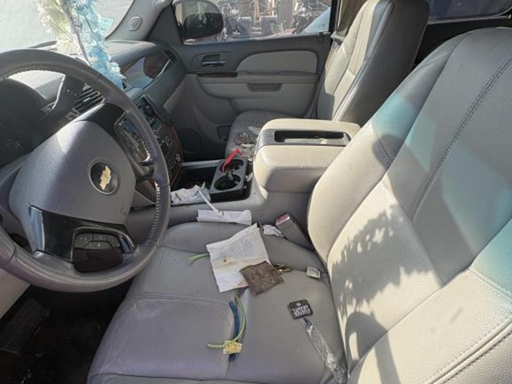 chevrolet-suburban-image-9