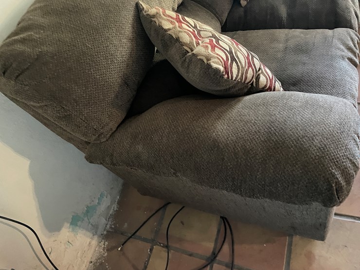 #3744-•-matching-couch-and-loveseat-image-17