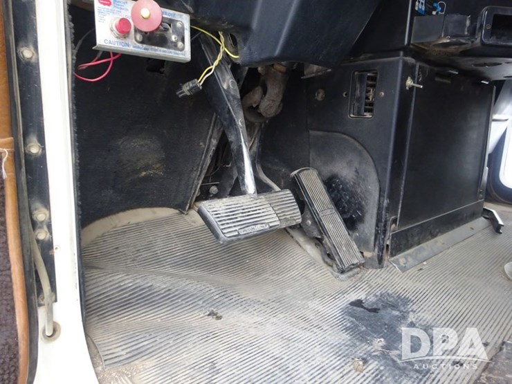 1994-freightliner-fld120-image-87