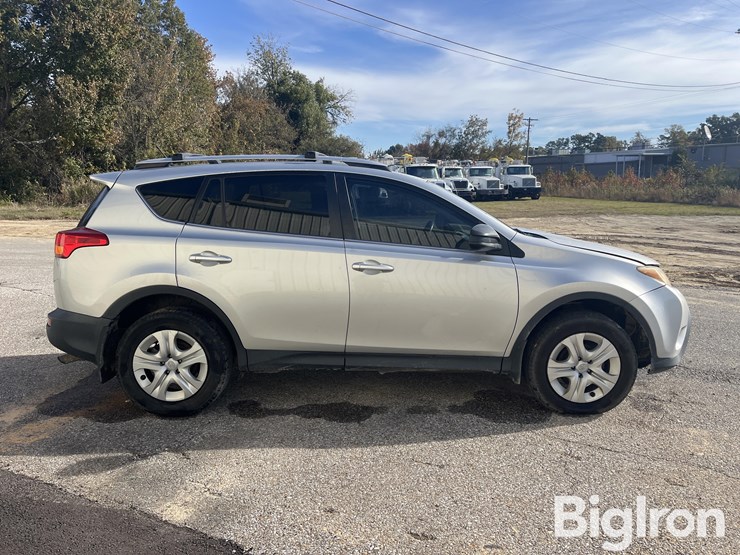 toyota-rav4-le-image-4