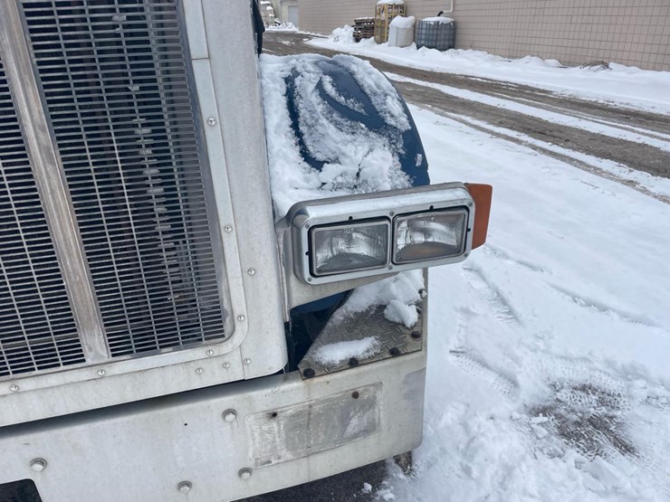 1996-peterbilt-378-image-11