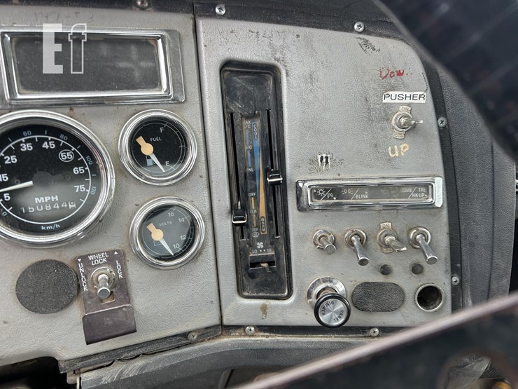 1997-ford-lt8000-image-76