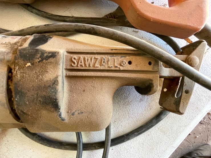 #3674-•-(2)-milwaukee-corded-sawzall's-image-4