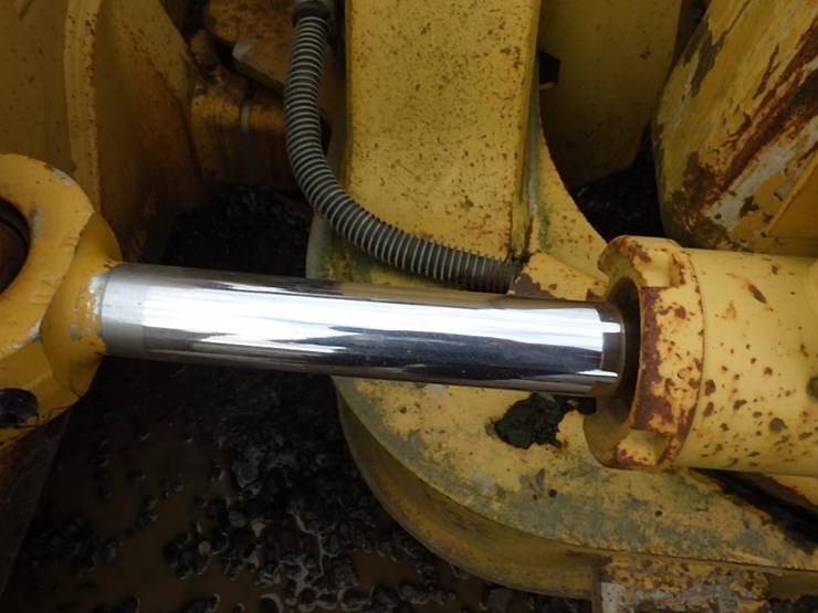 caterpillar-d4g-image-24